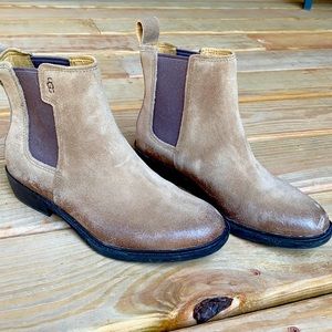 Ugg Chelsea boot